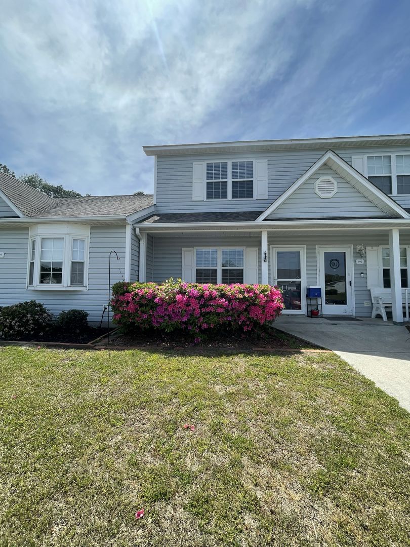 Newport Townhome: 503 Courtyard West
