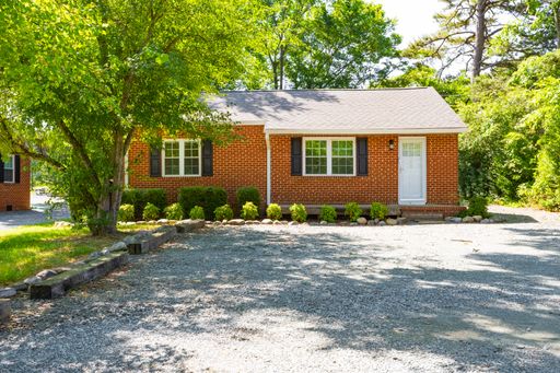 3 Bedroom 2 Bath, Immediate move in available for 3 roommates