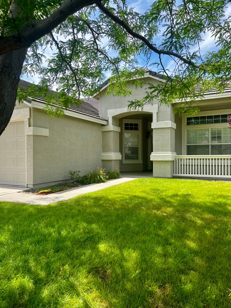 Reno House: 1255 El Monte Court
