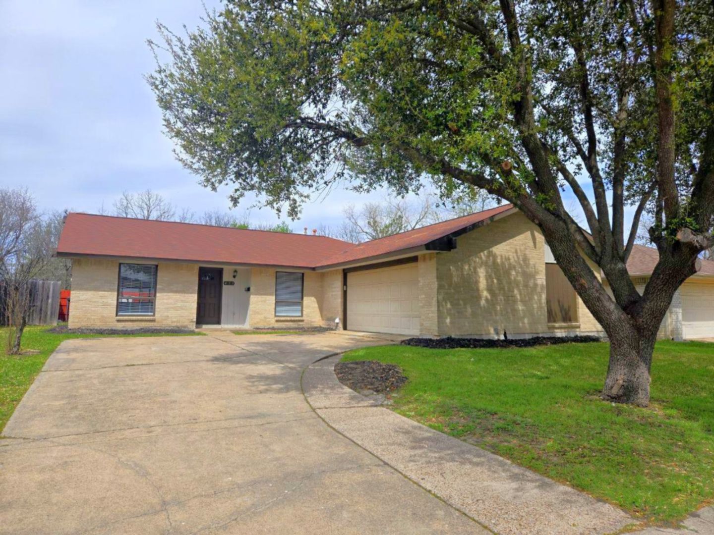 Garland House: 433 Clearfield Dr