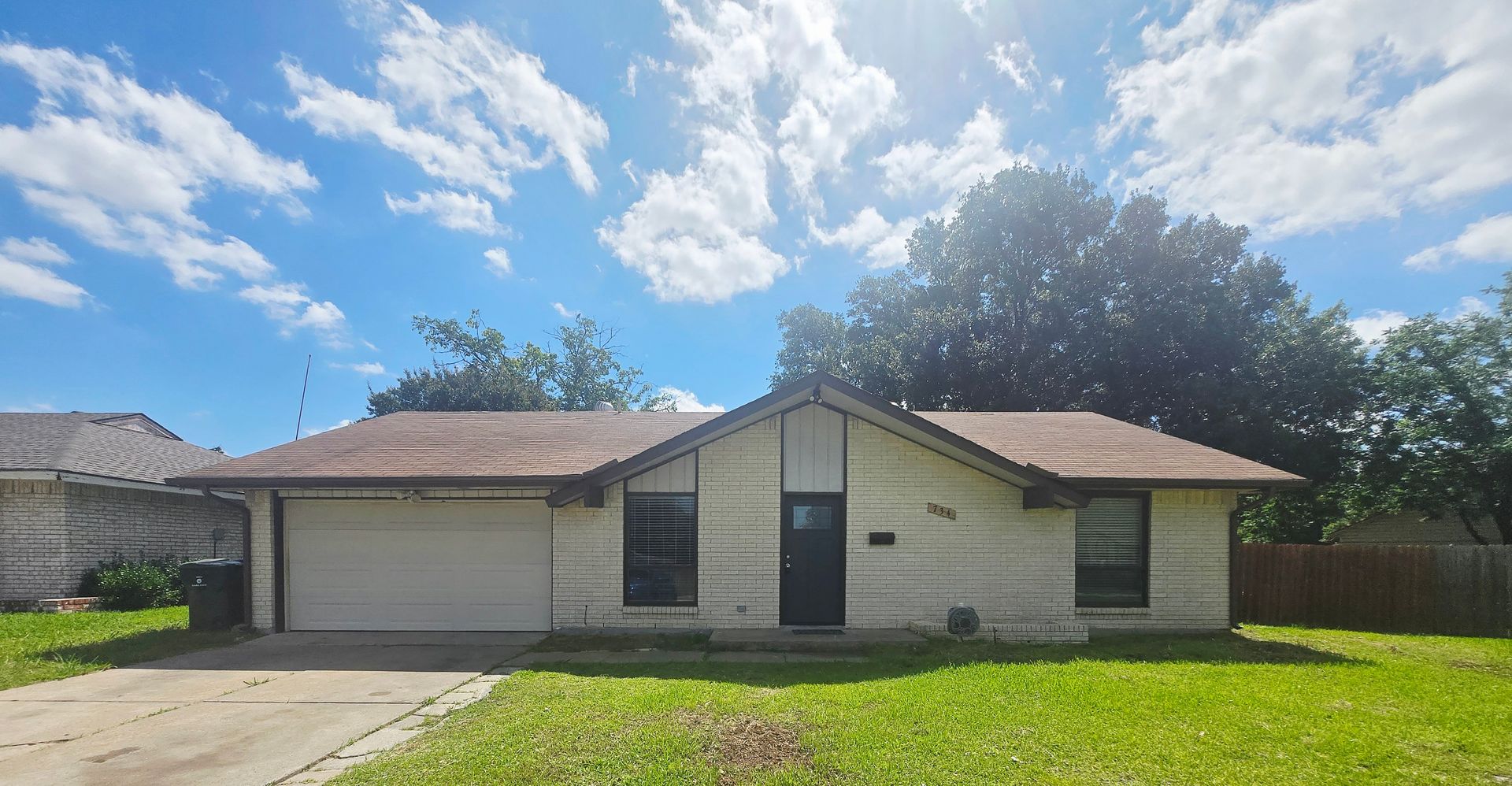 Garland House: 734 Spring Lake Dr