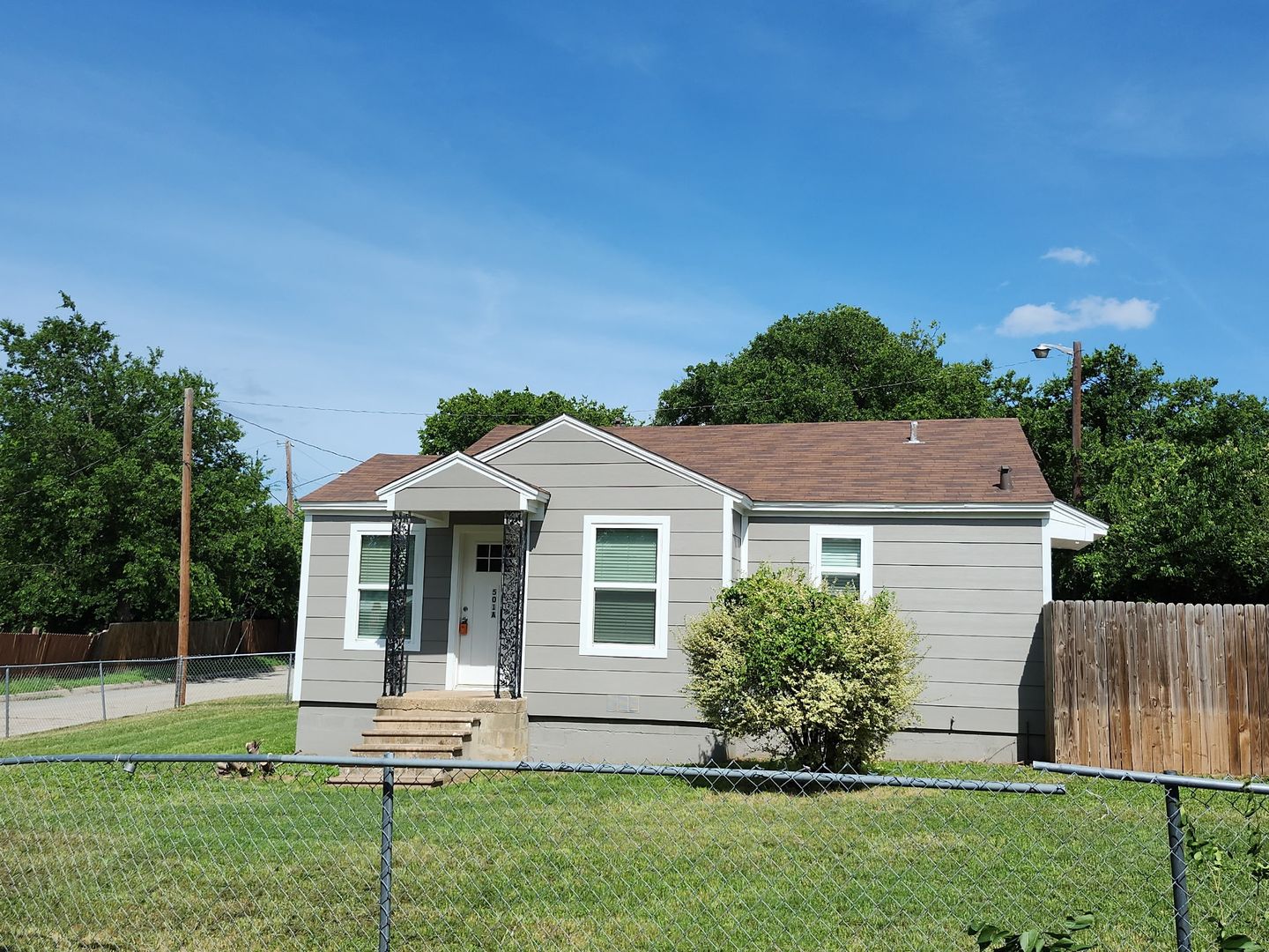 Fort Worth House: 501 A Parkdale Ave