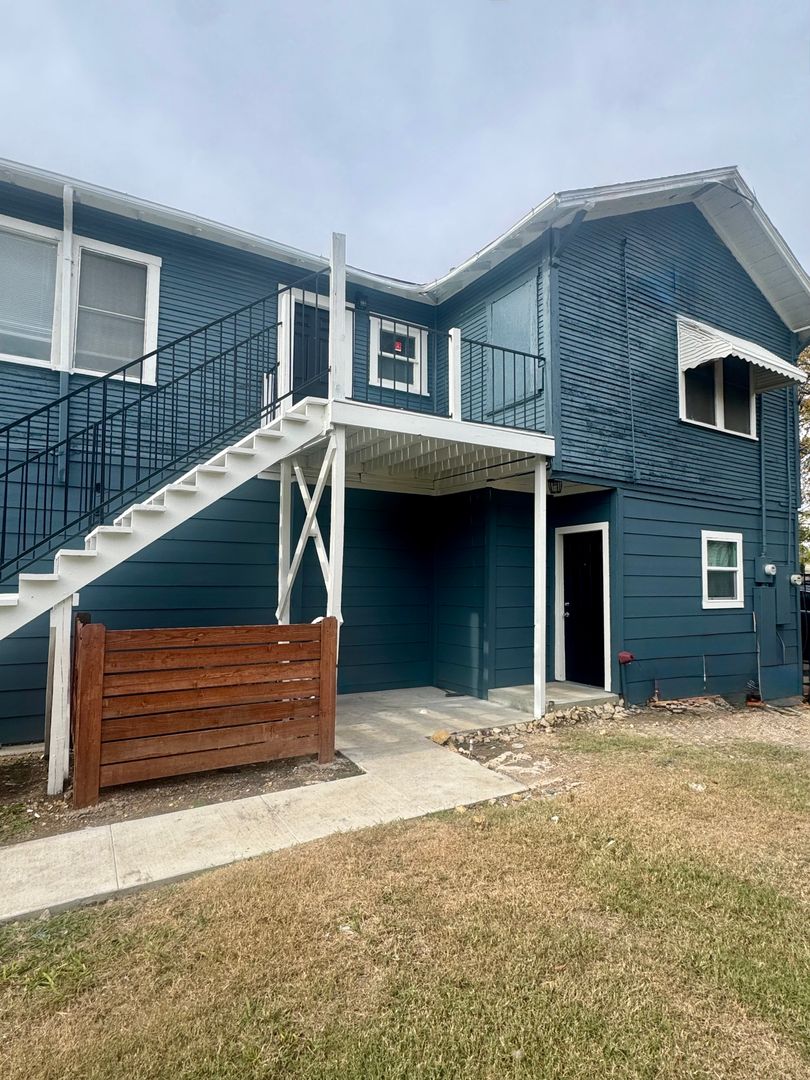 Fort Worth Apartment: 2944 Hemphill / 702 W Bowie / 704 W Bowie