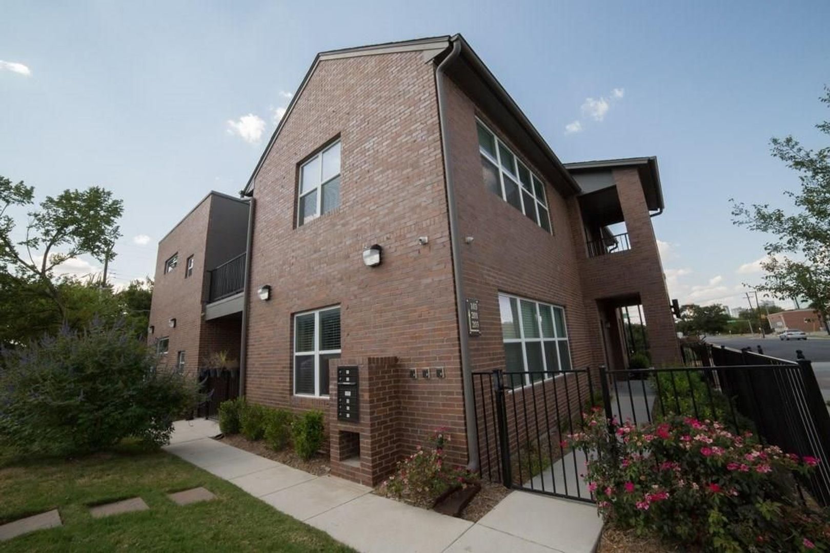 Fort Worth Apartment: 1210 College Ave