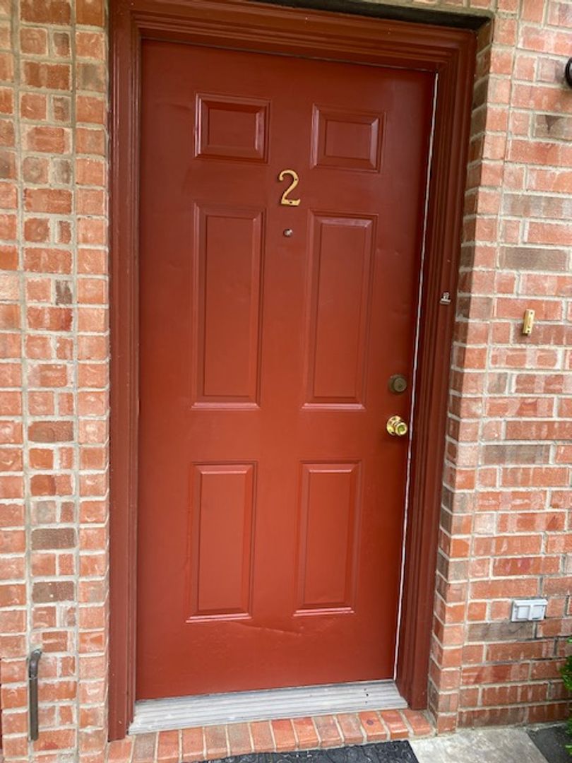 Denton House: 2208 N Carroll Blvd. #2