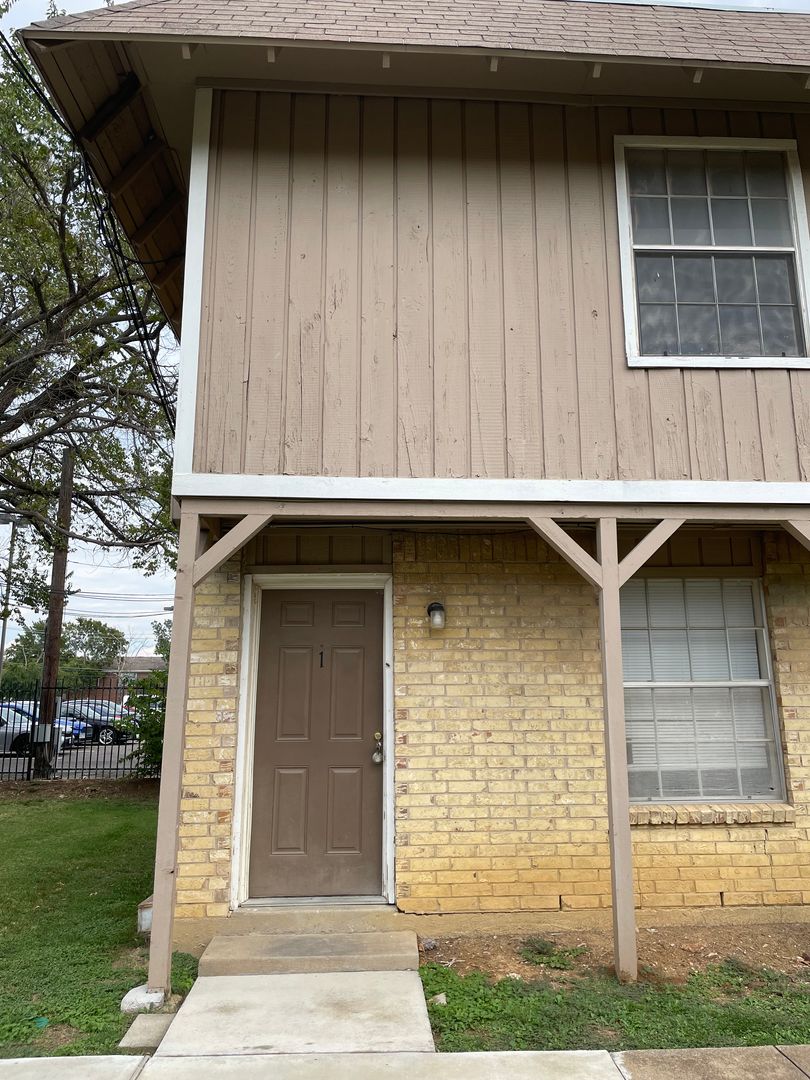 Denton Apartment: 2110 Stella