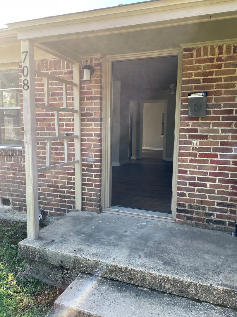 Denton House: 708 Roberts St.