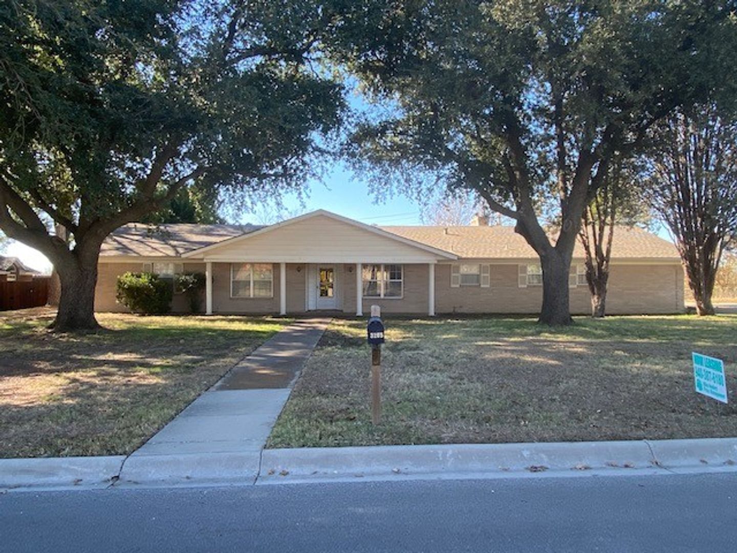 Denton House: 3205 Darby Lane