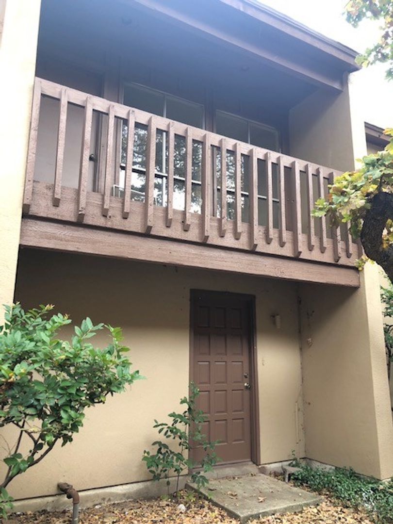 Denton House: 1900 Westminster #105