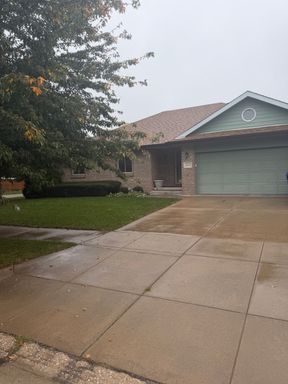 8000 Glynoaks Drive , Lincoln, NE 68516