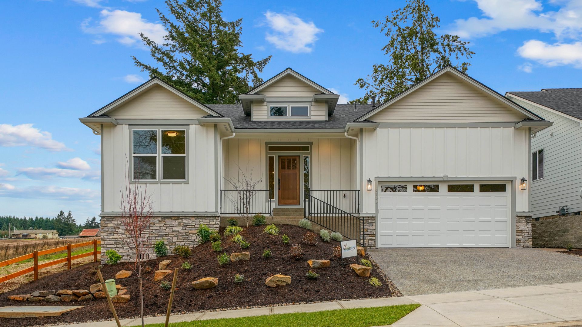 Salem House: 6755 Devon Ave SE