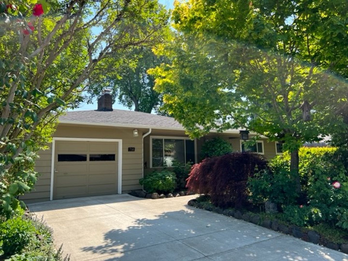 Keizer House: 750 Menlo Dr N