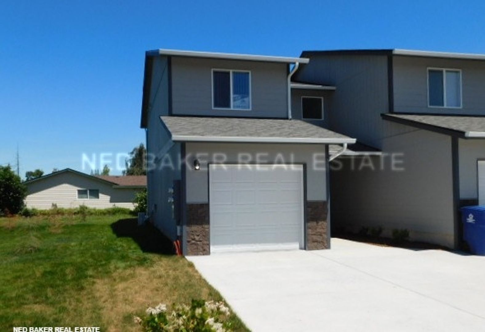 Aumsville Apartment: 387-389 Clover St