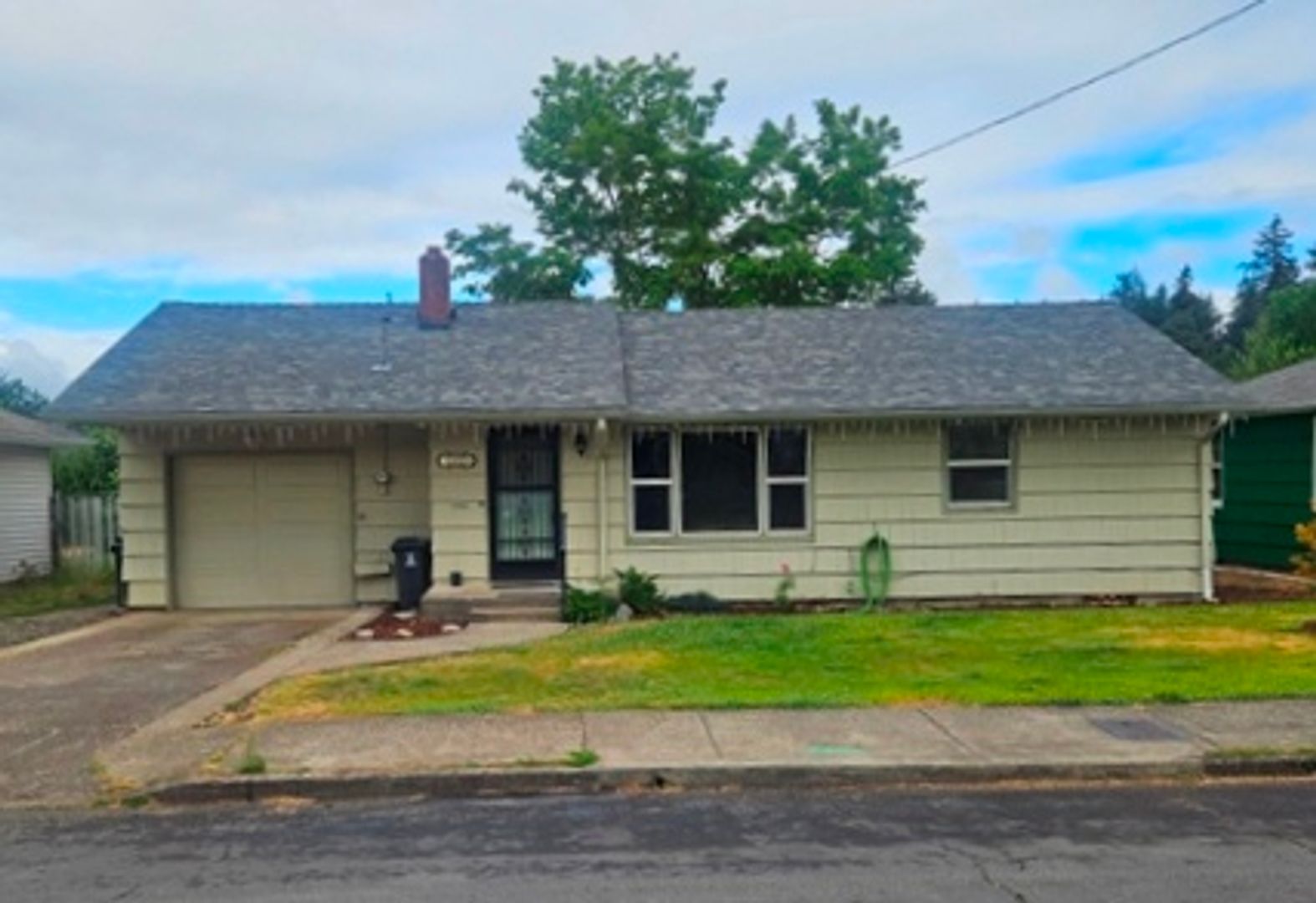 Salem House: 1121 23rd St NE