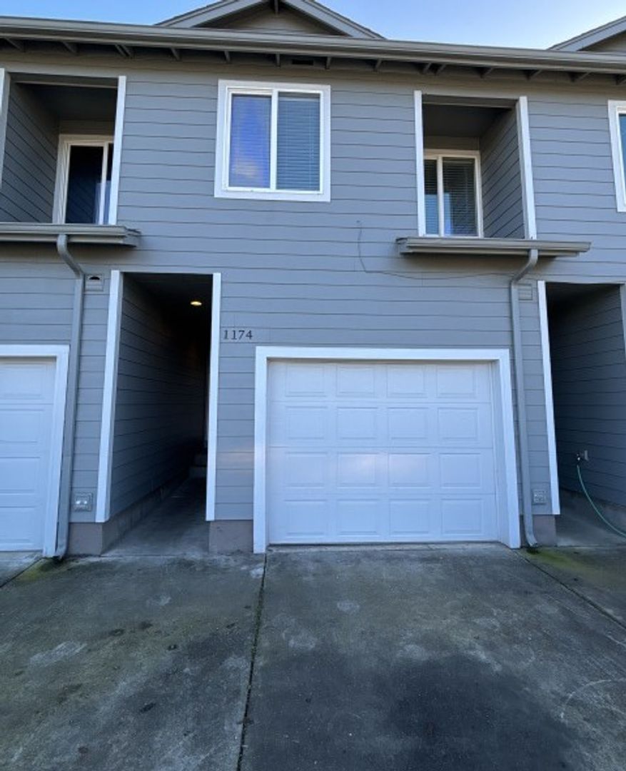 Keizer Apartment: 1172-1176 Candlewood Dr NE