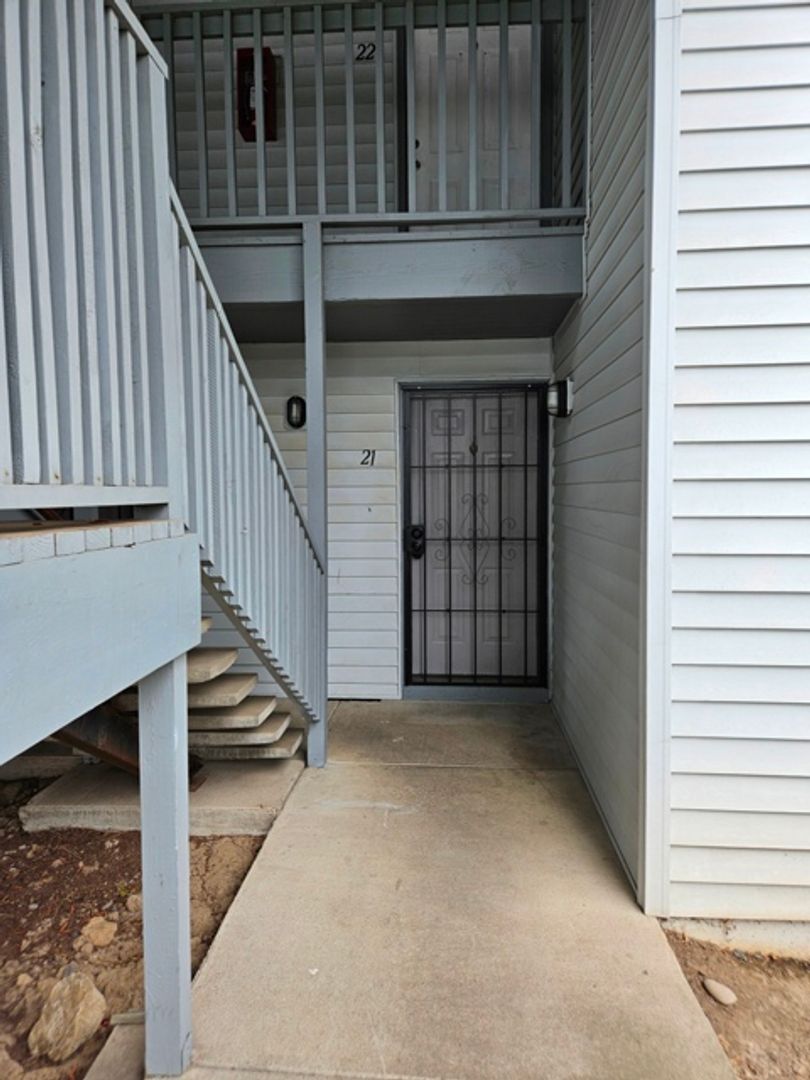Salem Apartment: 1415 Lancaster Dr NE
