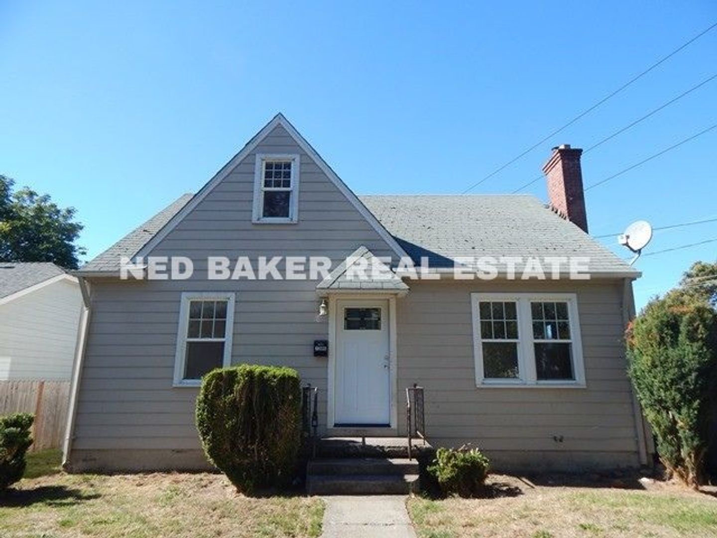 Salem House: 1385 18th St NE