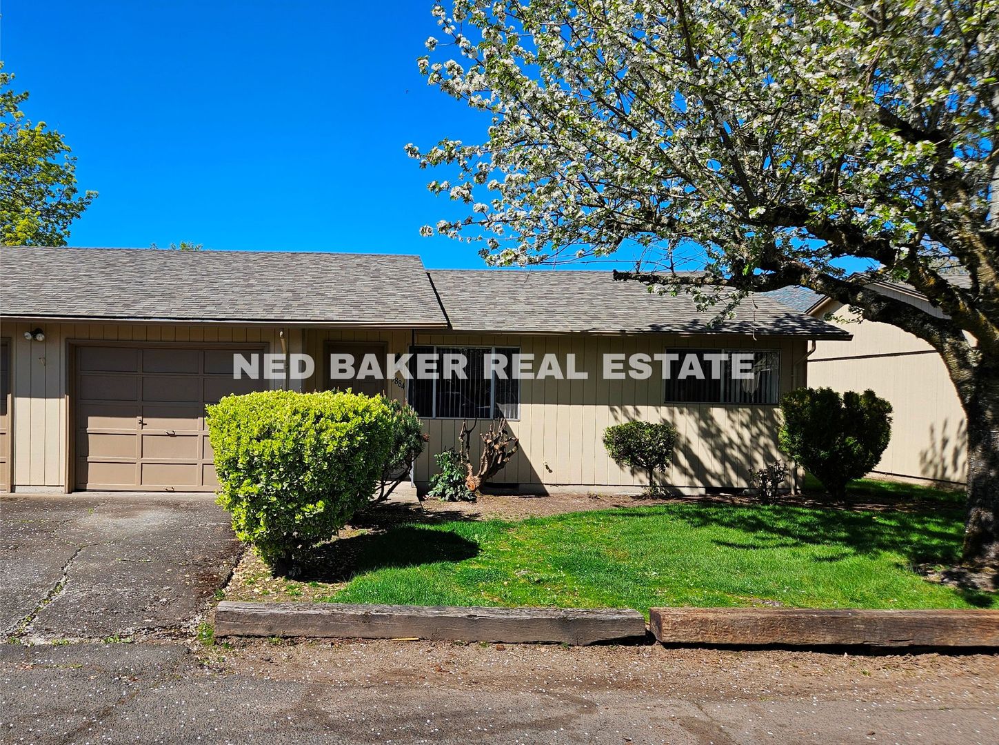 Salem Apartment: 3880 Auburn Rd NE