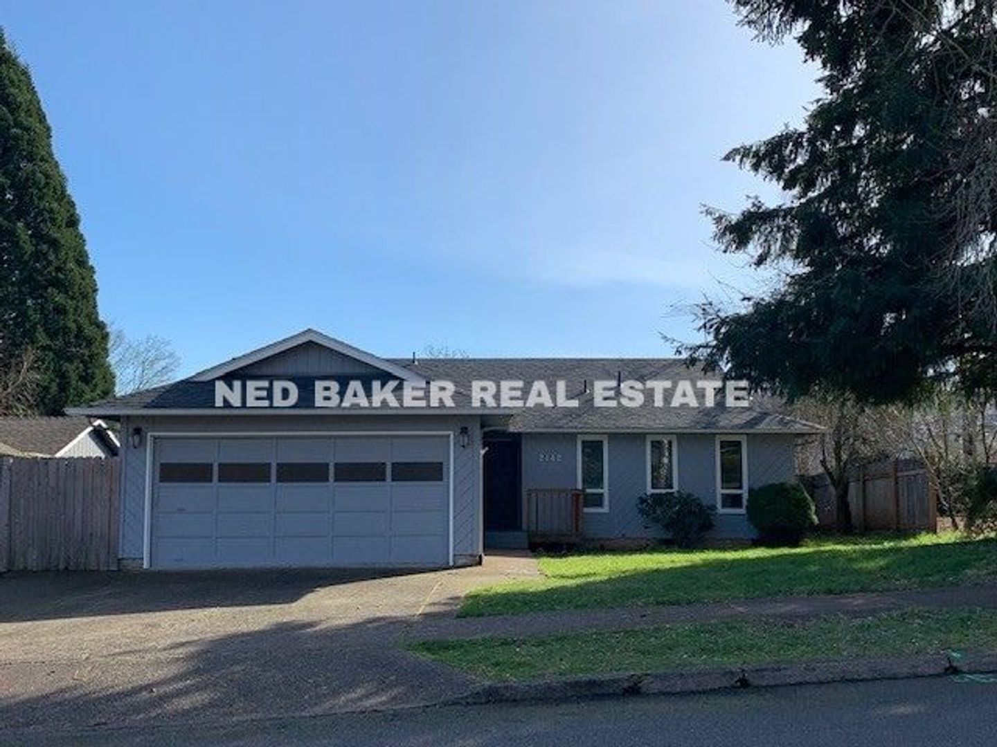 Salem House: 2142 Maplewood Dr S