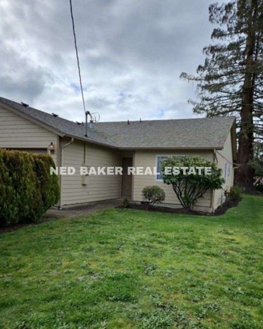 Salem Apartment: 3880 Auburn Rd NE