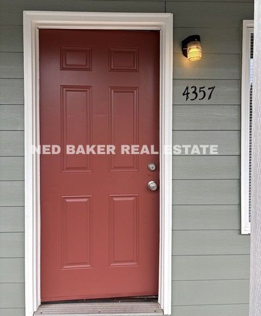 Salem Apartment: 4352 10th Ct SE