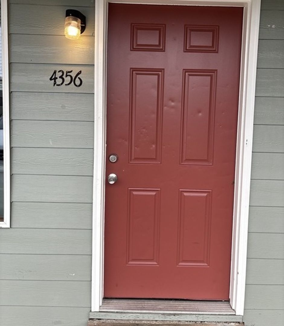 Salem Apartment: 4352 10th Ct SE