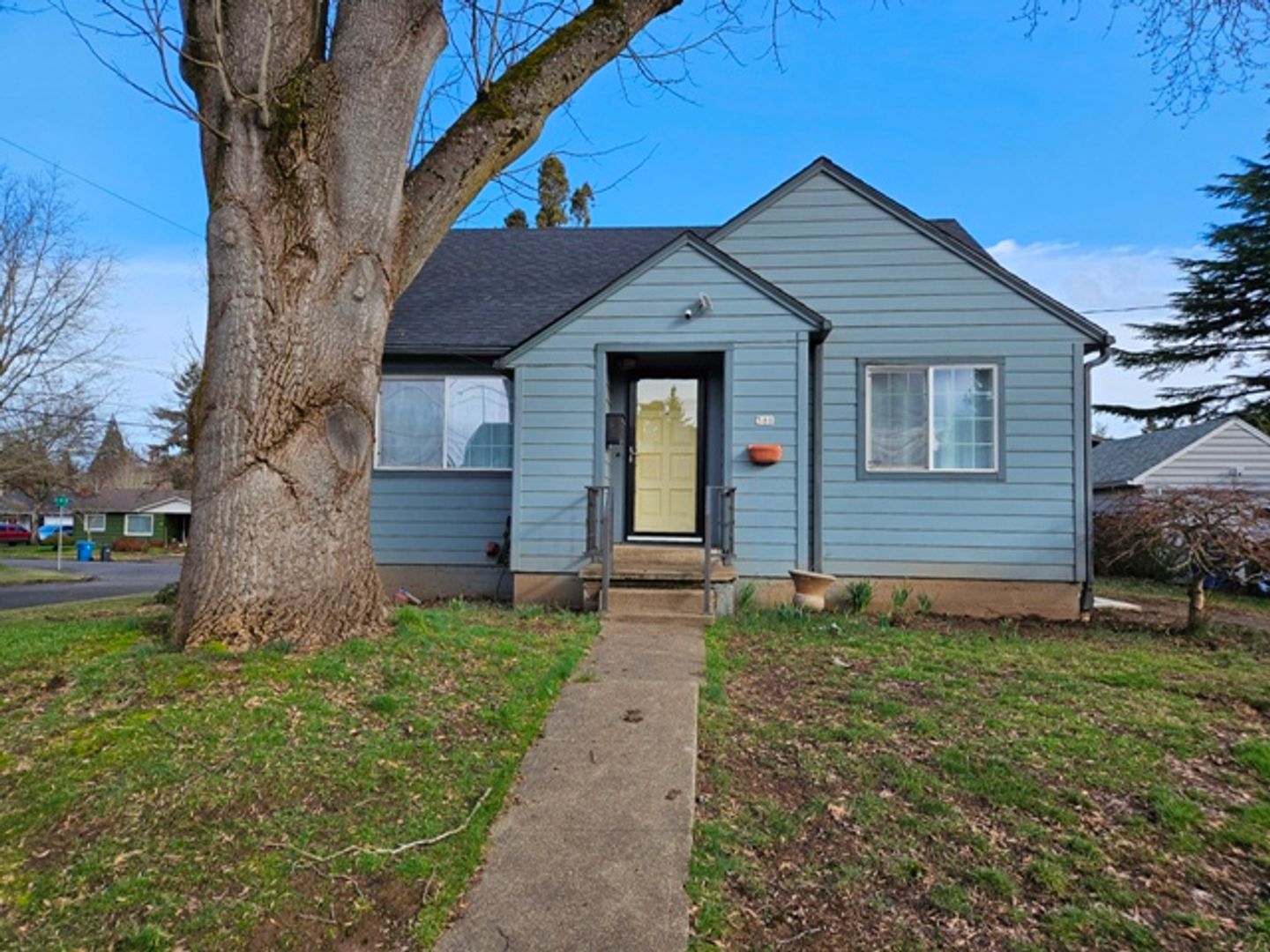 Salem House: 580 18th St. NE