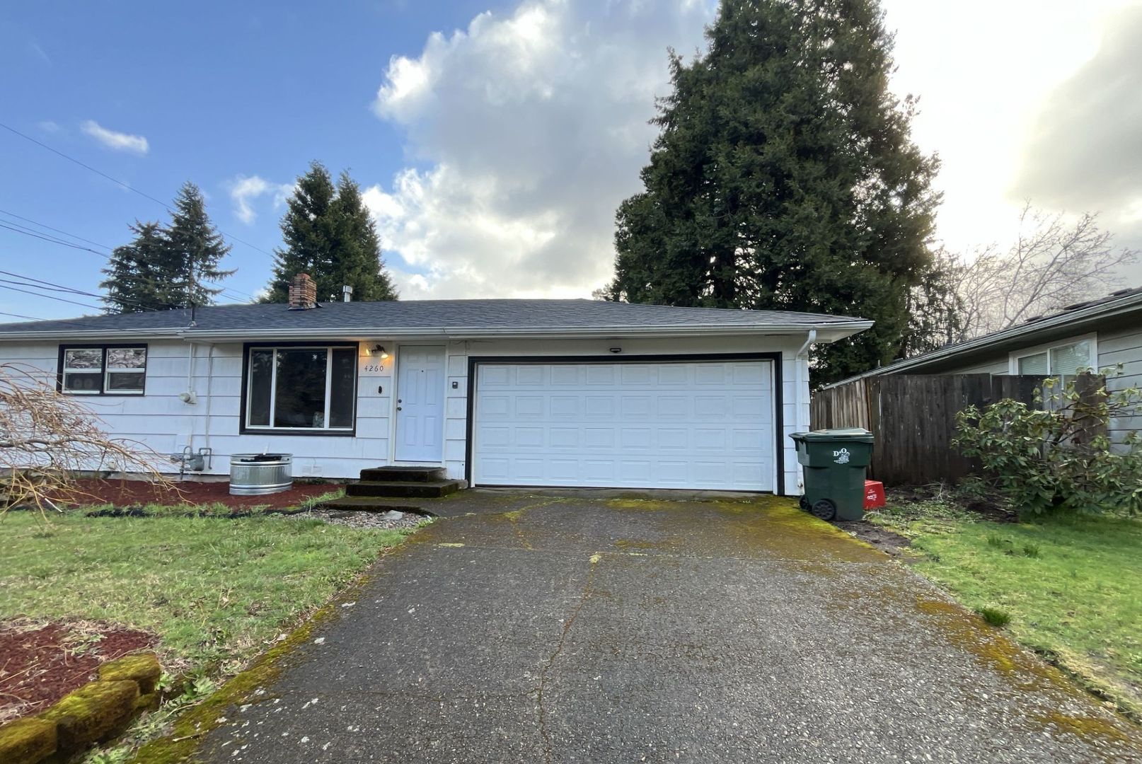 Salem House: 4260 Lilly Ave SE