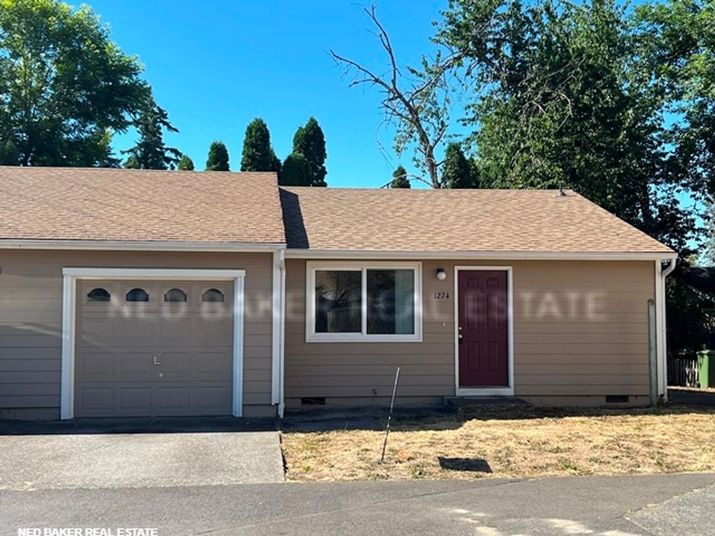 Stayton House: 1274 E Santiam St