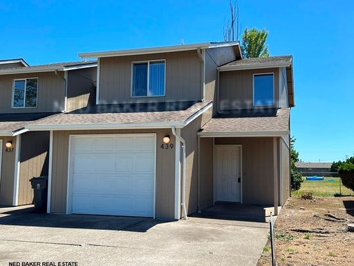 3Bd/1.5Ba Two Story Townhouse - Available Now!