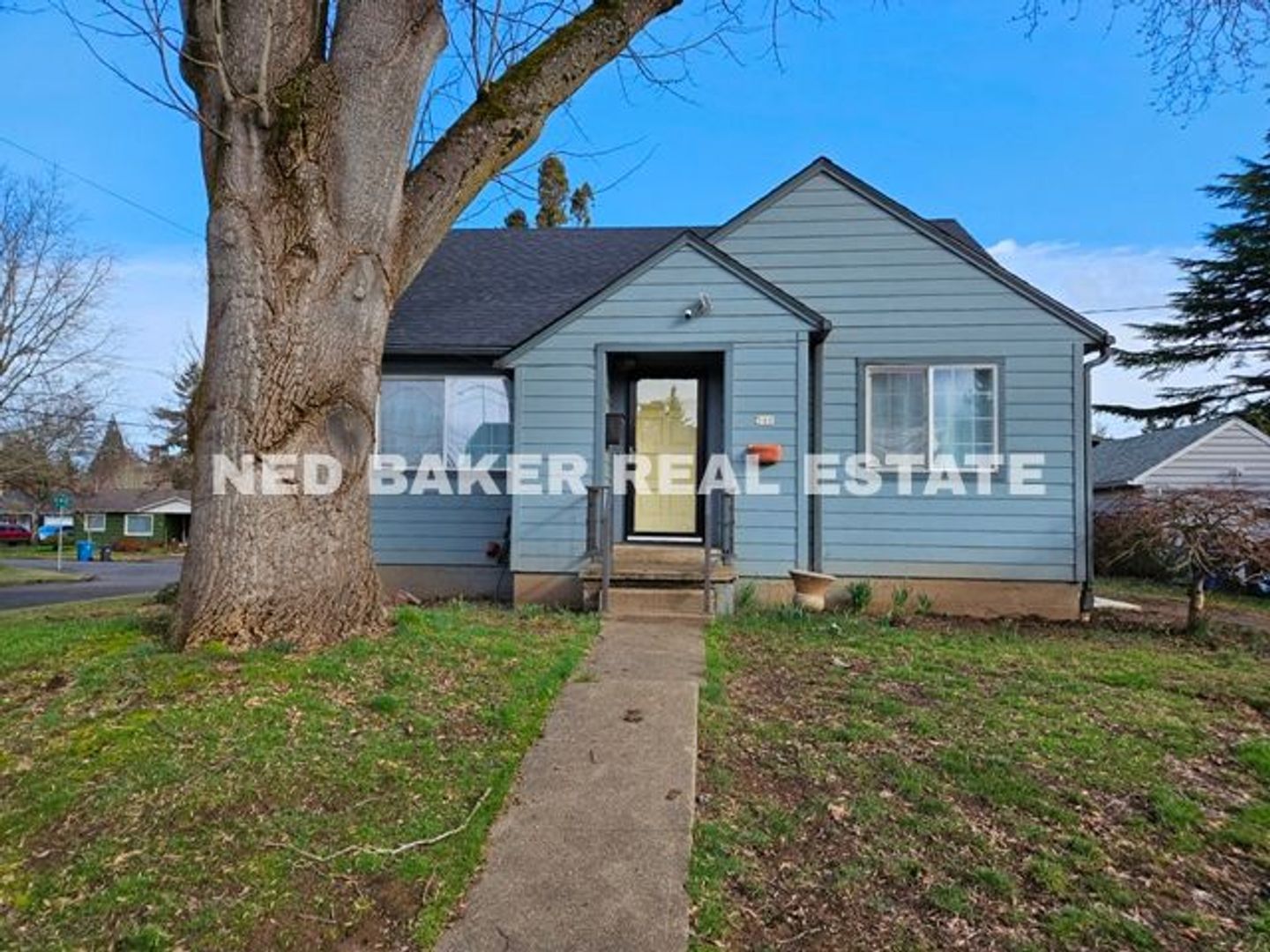 Salem House: 580 18th St NE