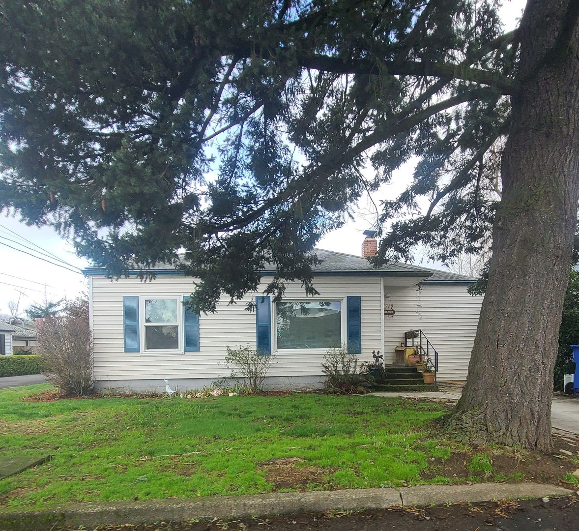 Salem House: 2915 Jensen St NE