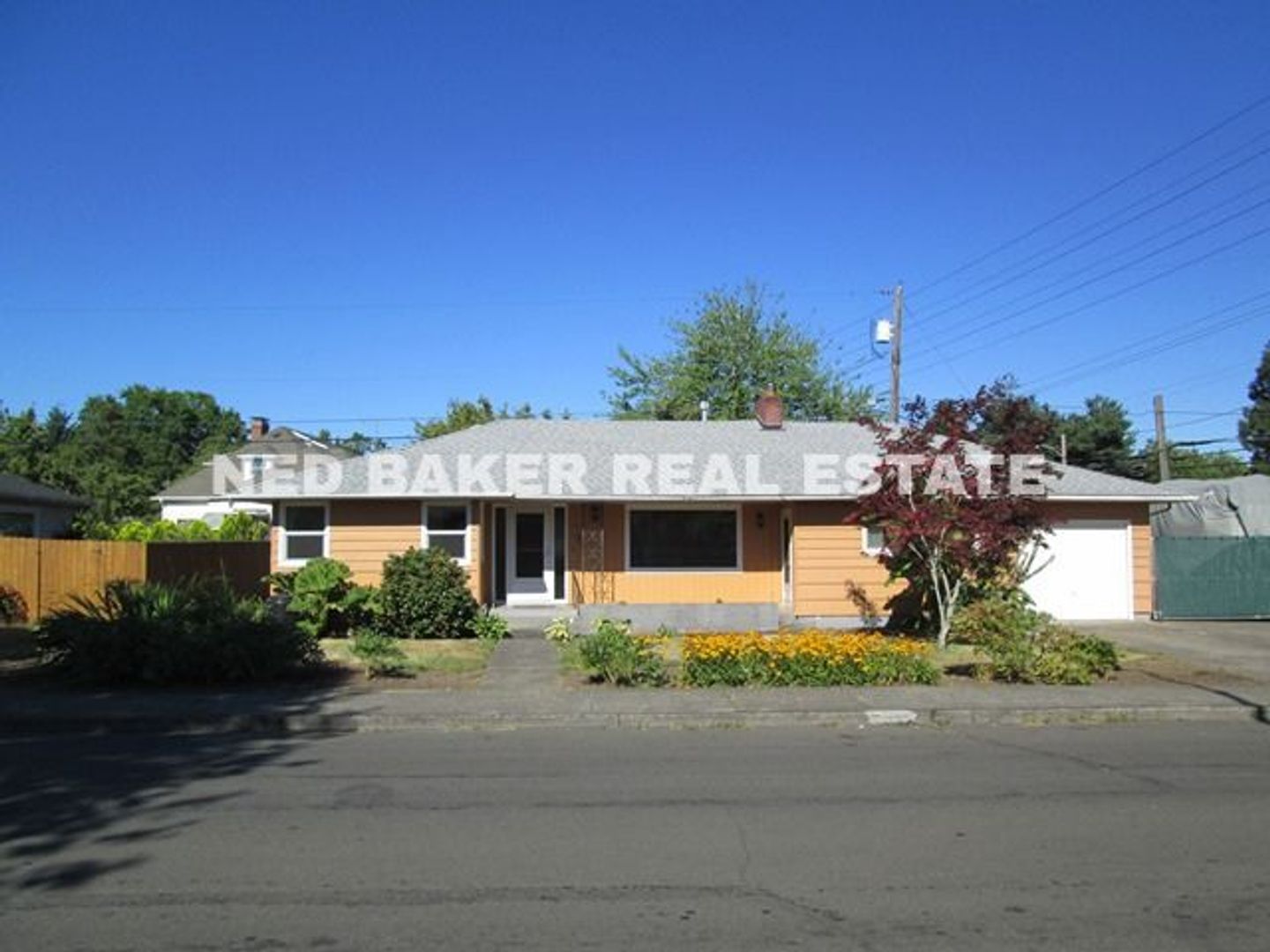 Salem House: 1595 23rd St NE