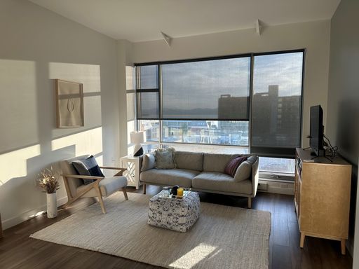 5th Floor 1 bd +Den – photo 1