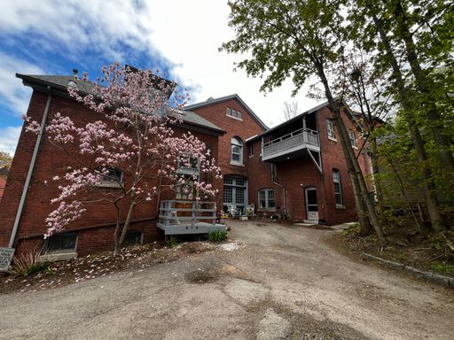 2-Bedroom in Burlington – photo 1