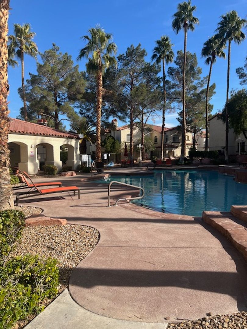 Henderson Condo: 2975 Bluegrass Lane #1311