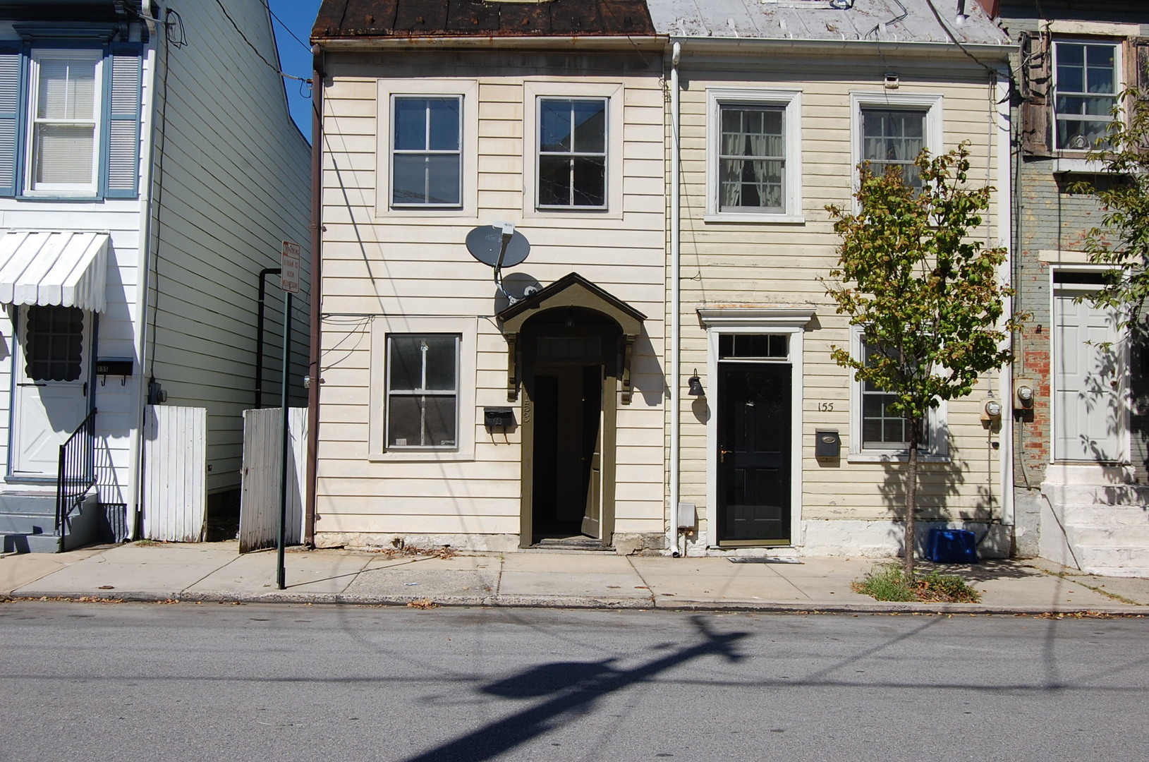 Carlisle House: 153 E Louther St