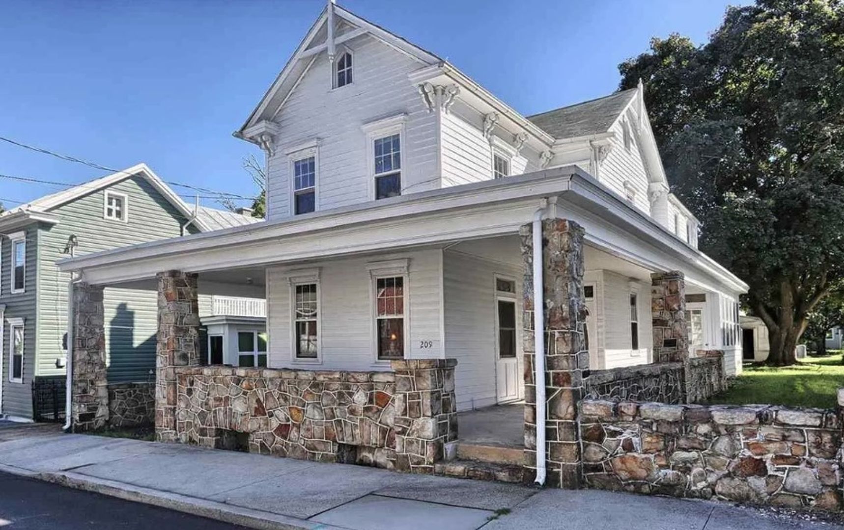 Mechanicsburg House: 209 S. Washington St.