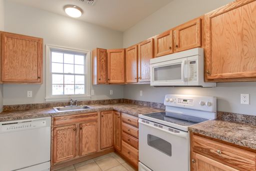 Beautiful 2 Bedroom With Balcony in Palmyra