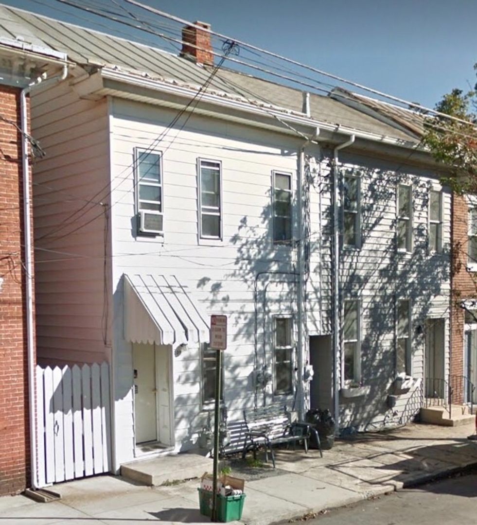 Carlisle Apartment: 209 N Bedford