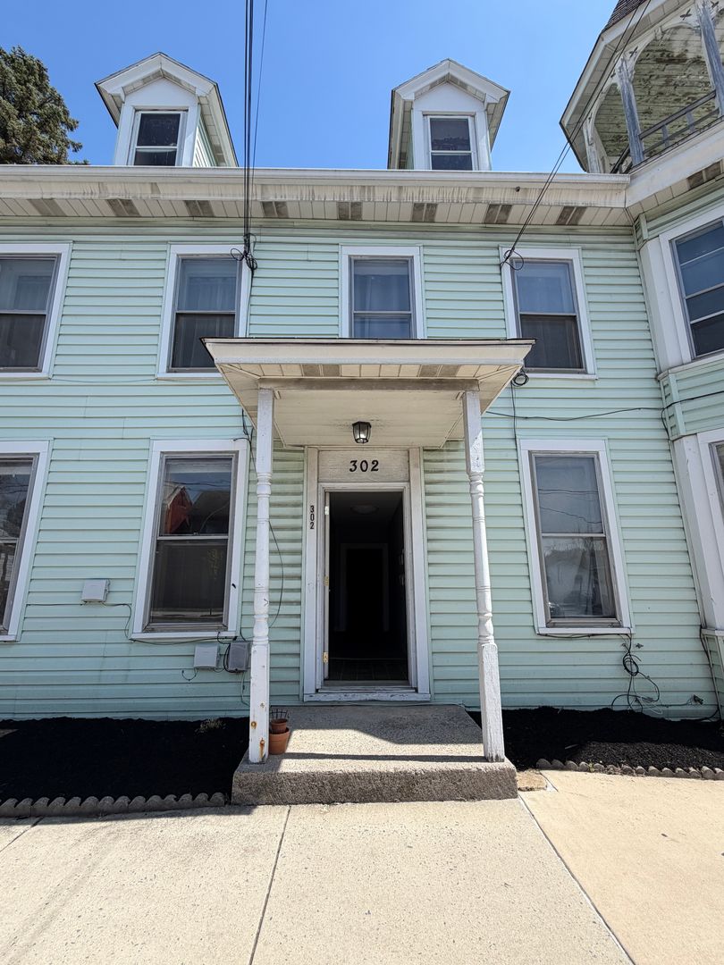 Mount Holly Springs Apartment: 302 N Baltimore Ave