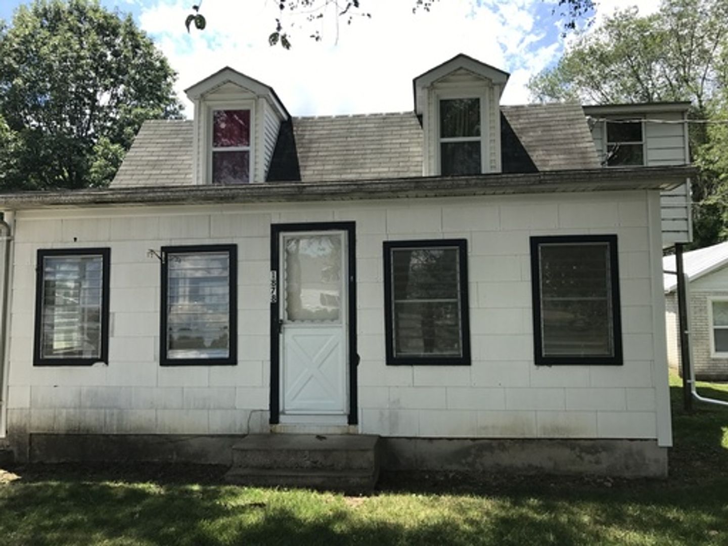 Carlisle Apartment: 1878 Spring Road