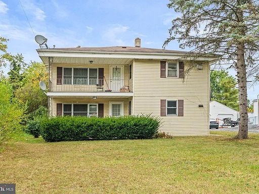 2 Bedroom First Floor Duplex Near Downtown Carlisle – photo 1