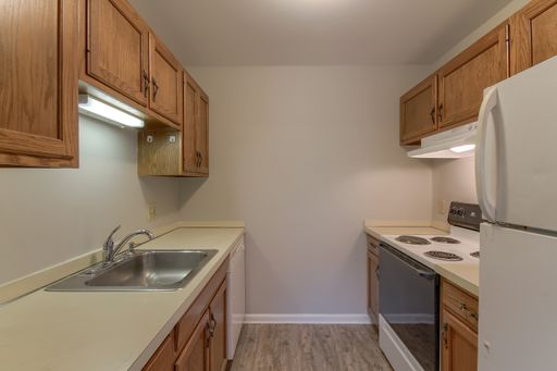 Spacious 2 Bedroom 2nd Floor - Water & Heat included!