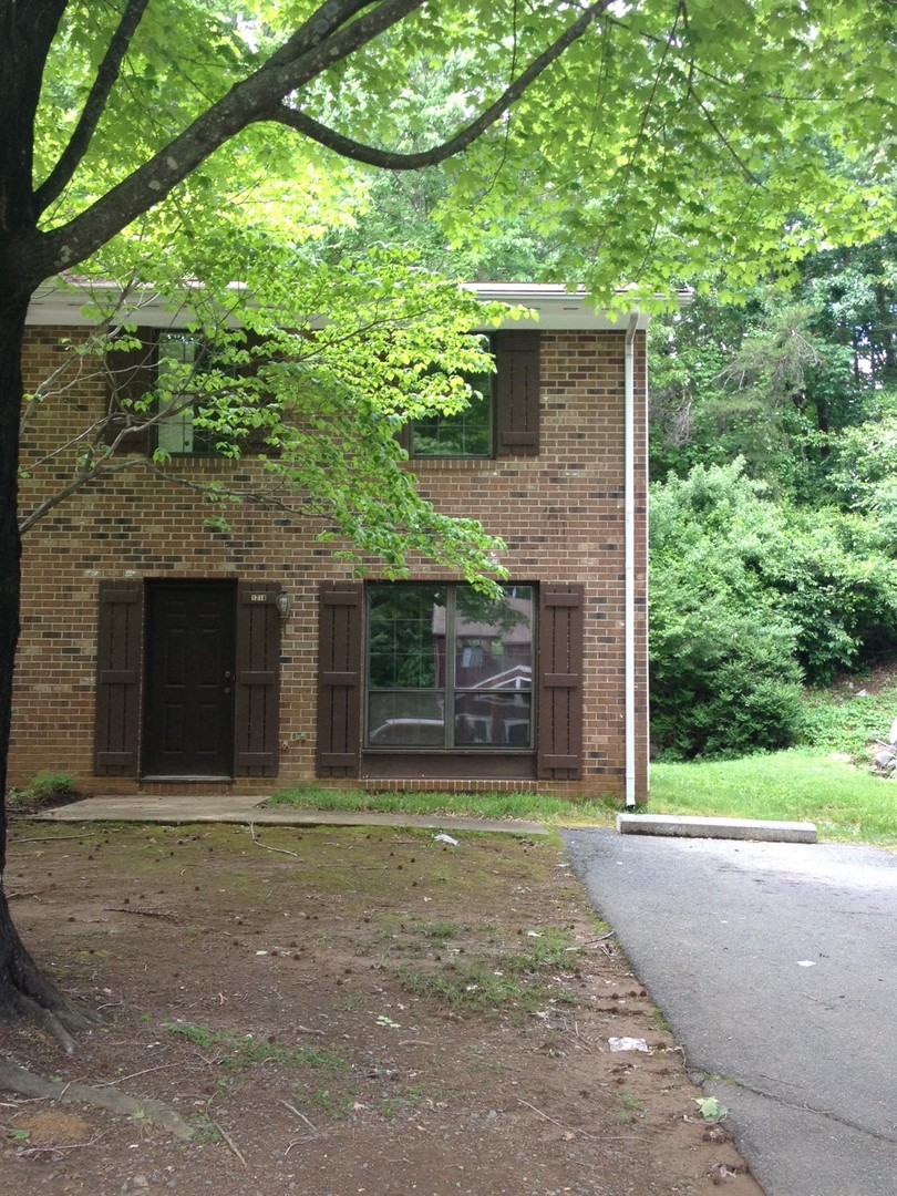 Charlottesville Apartment: Longwood Drive