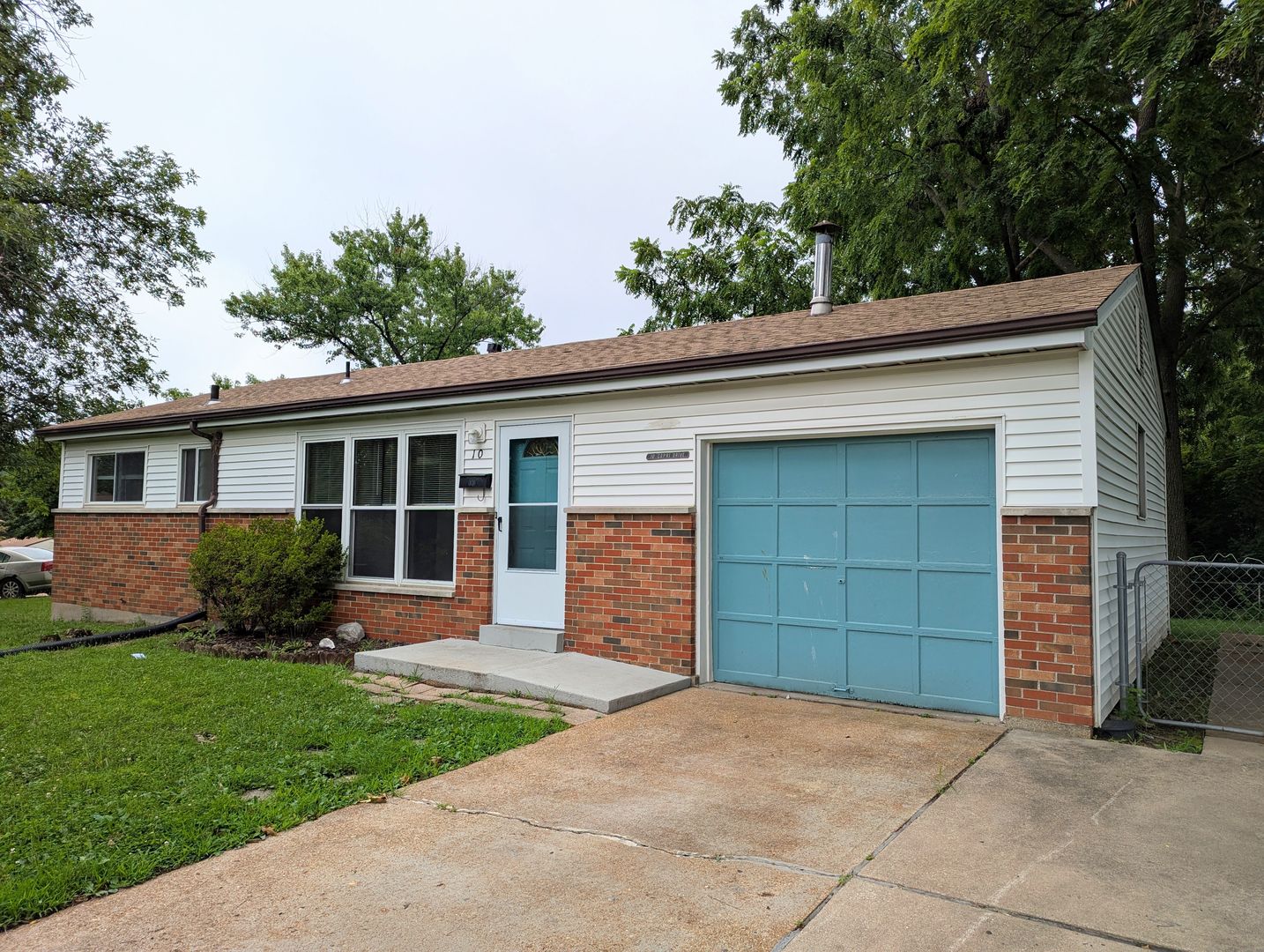 Florissant House: 10 Capri Drive