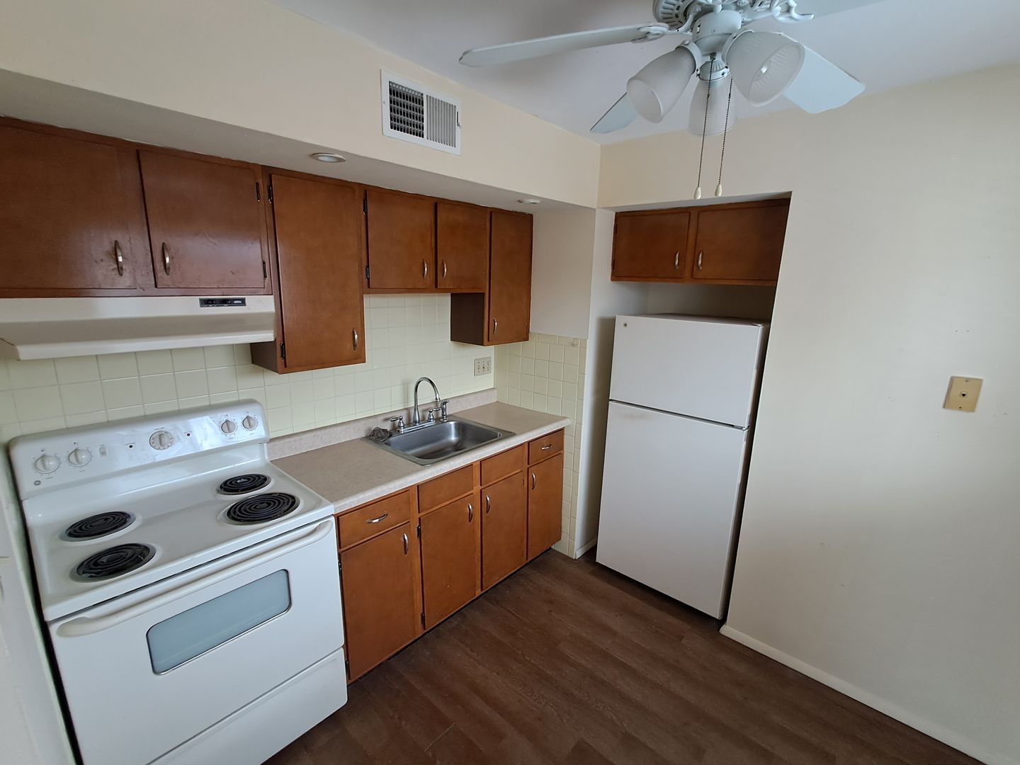 Saint Louis Apartment: 5353 Walsh