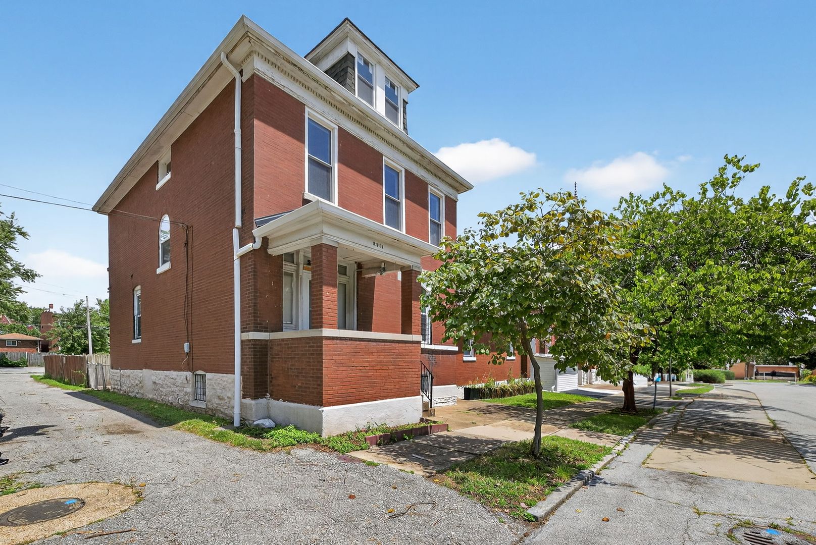 St. Louis House: 2811 Juniata St
