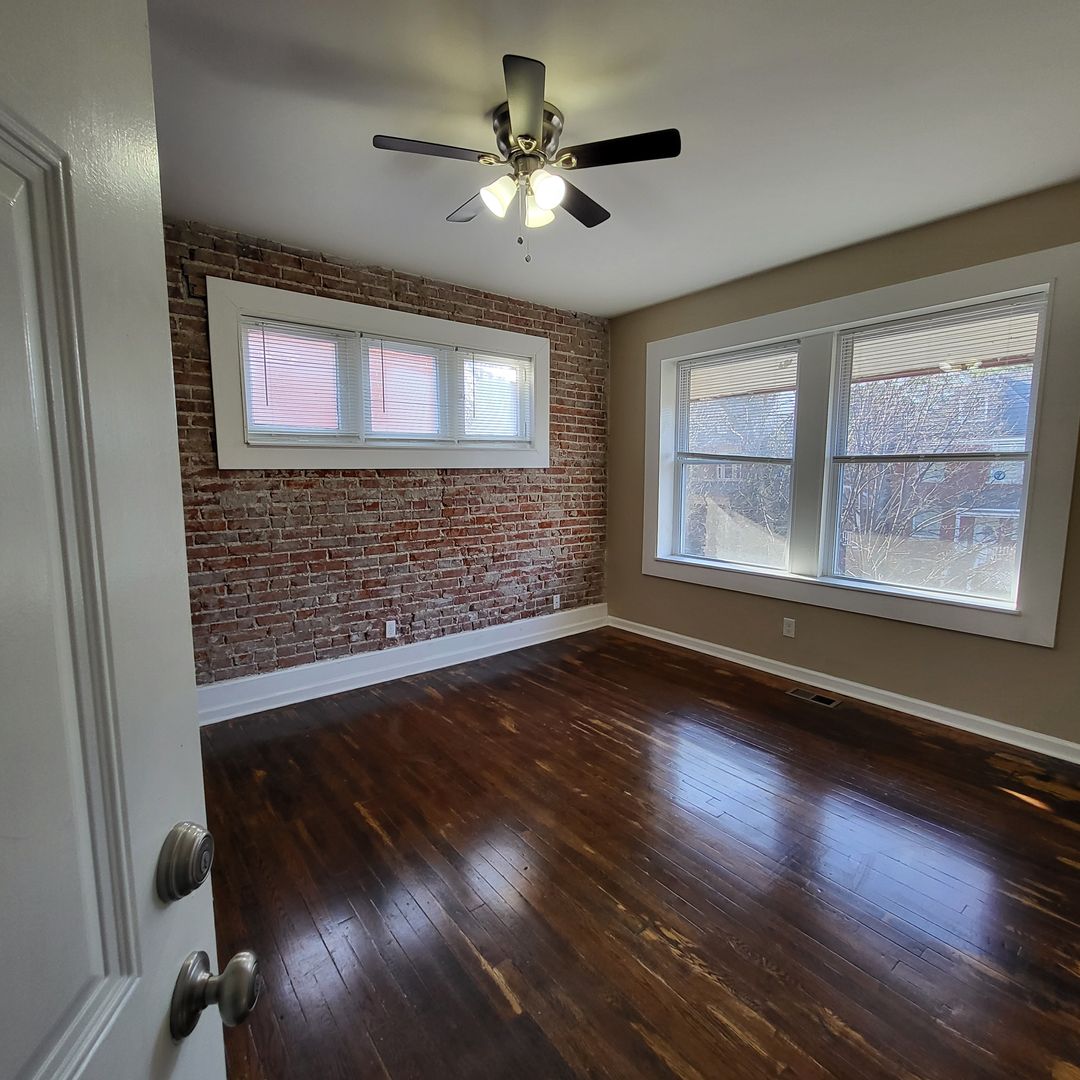 St. Louis Apartment: 3847 Russell Blvd