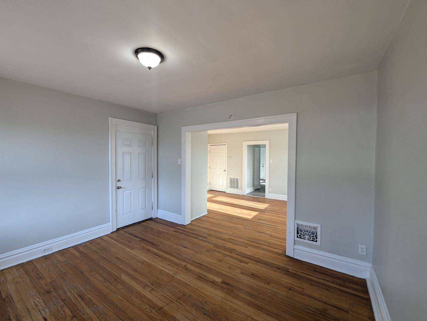 St. Louis Apartment: 4750 South Grand